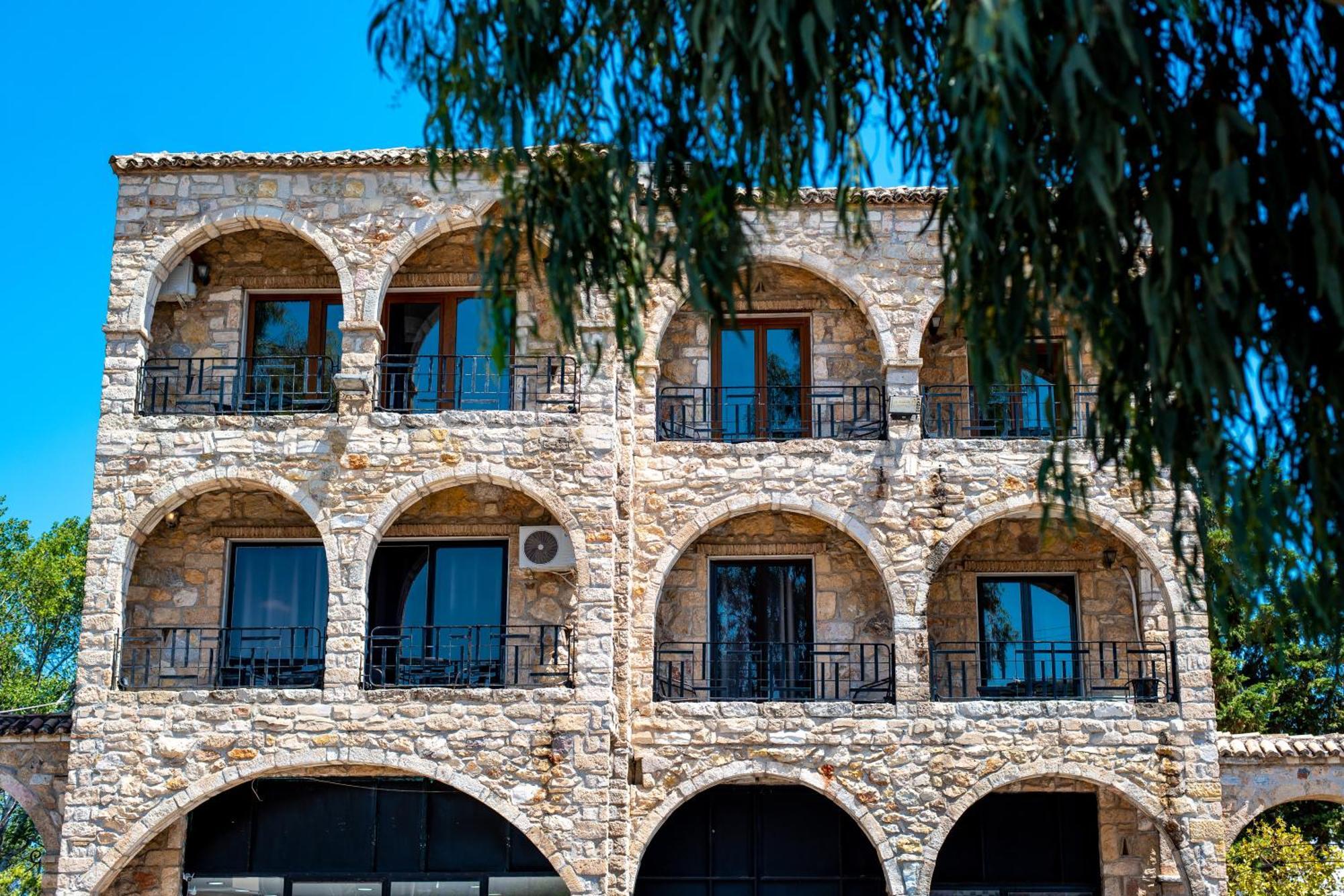 Stone Palace Near Athen's Airport Free Shuttle From And To Athen's Airport 2*