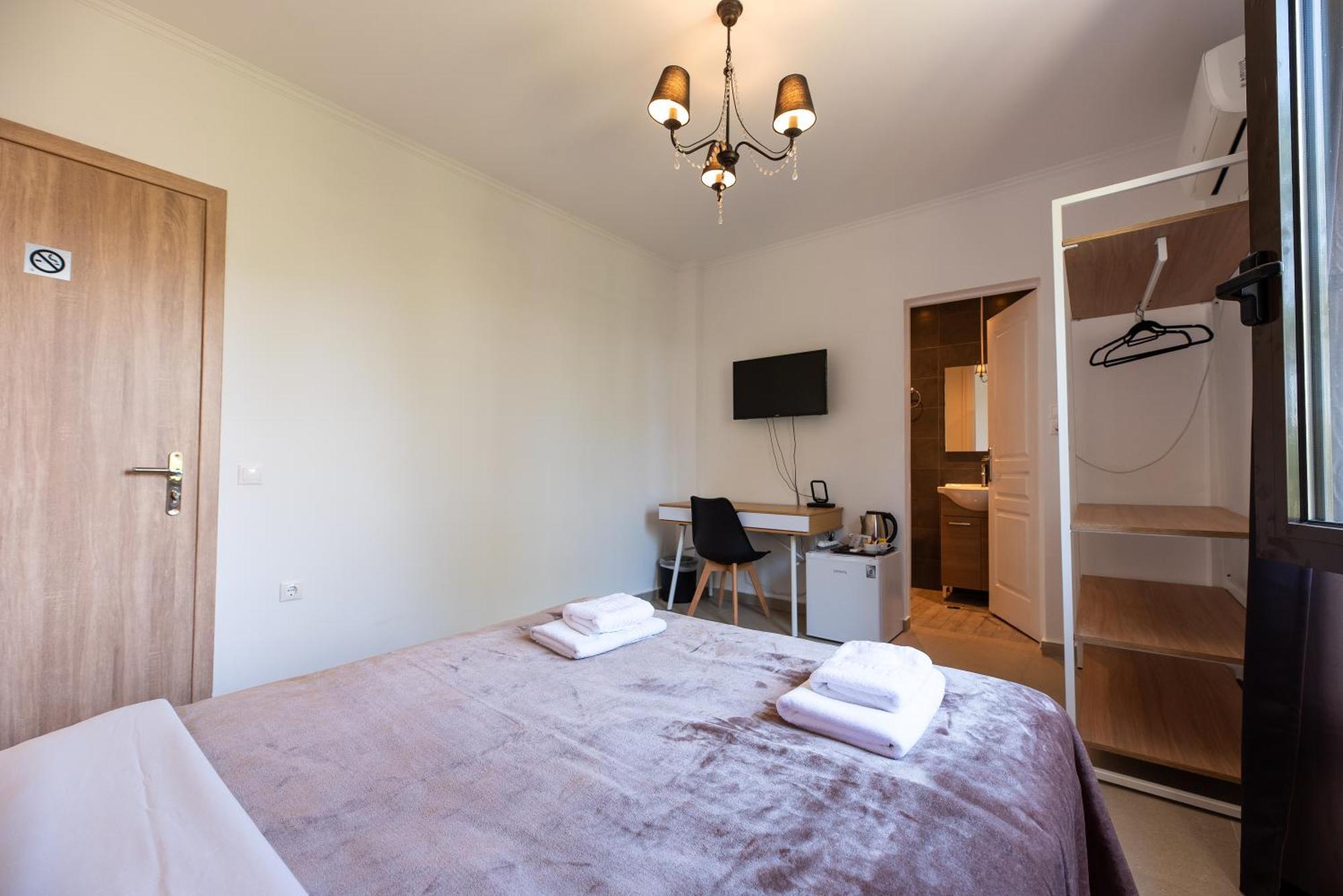 Hotel Stone Palace Near Athen's Airport Free Shuttle From And To Athen's Airport Spáta