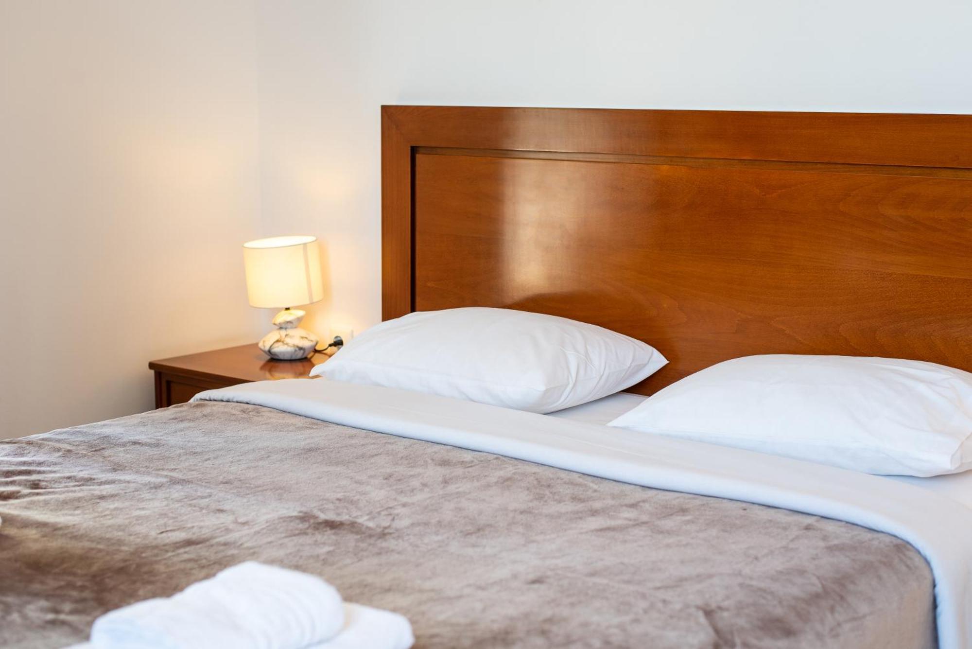 Stone Palace Near Athen's Airport Free Shuttle From And To Athen's Airport Spáta