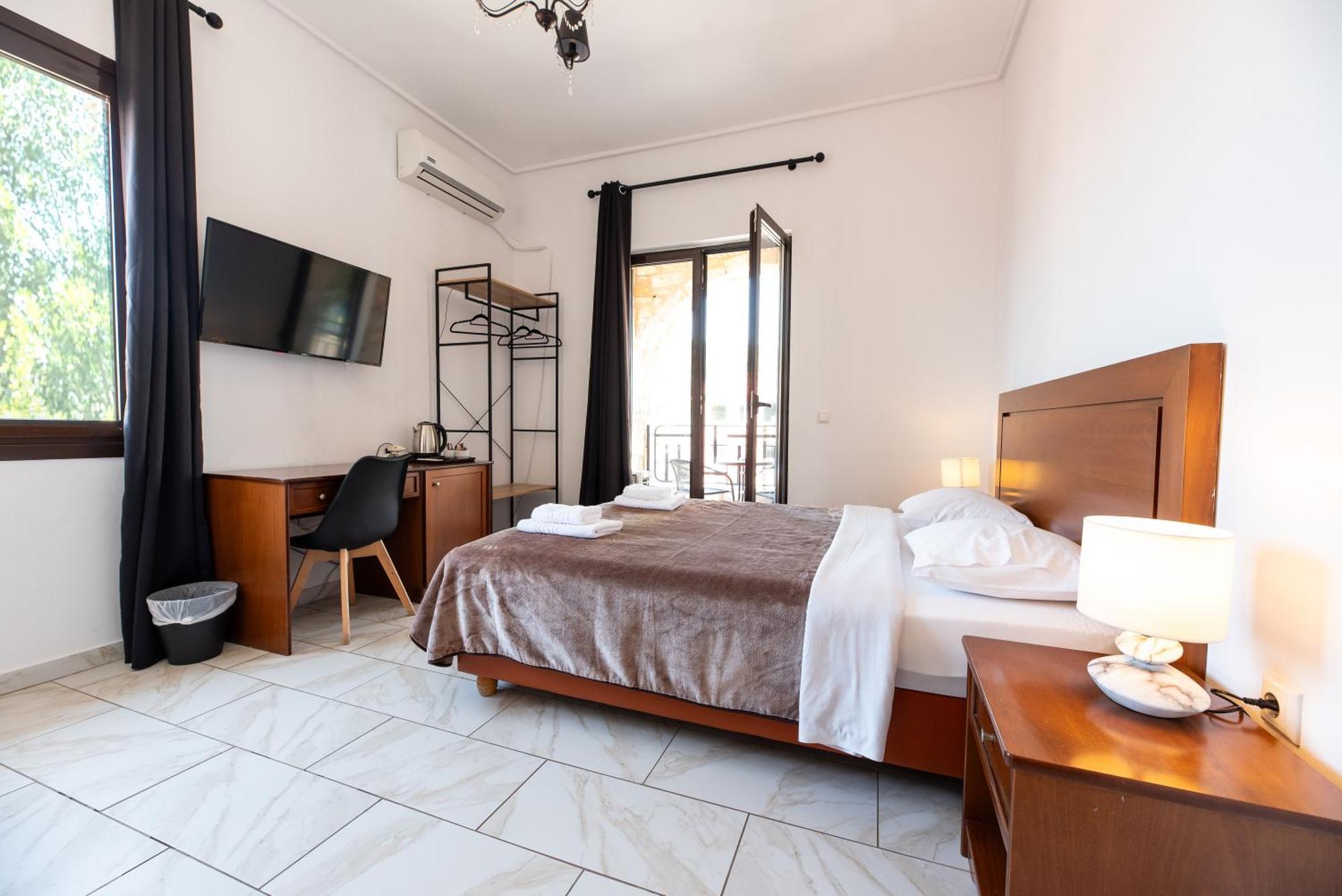 Stone Palace Near Athen's Airport Free Shuttle From And To Athen's Airport Hotel 2*