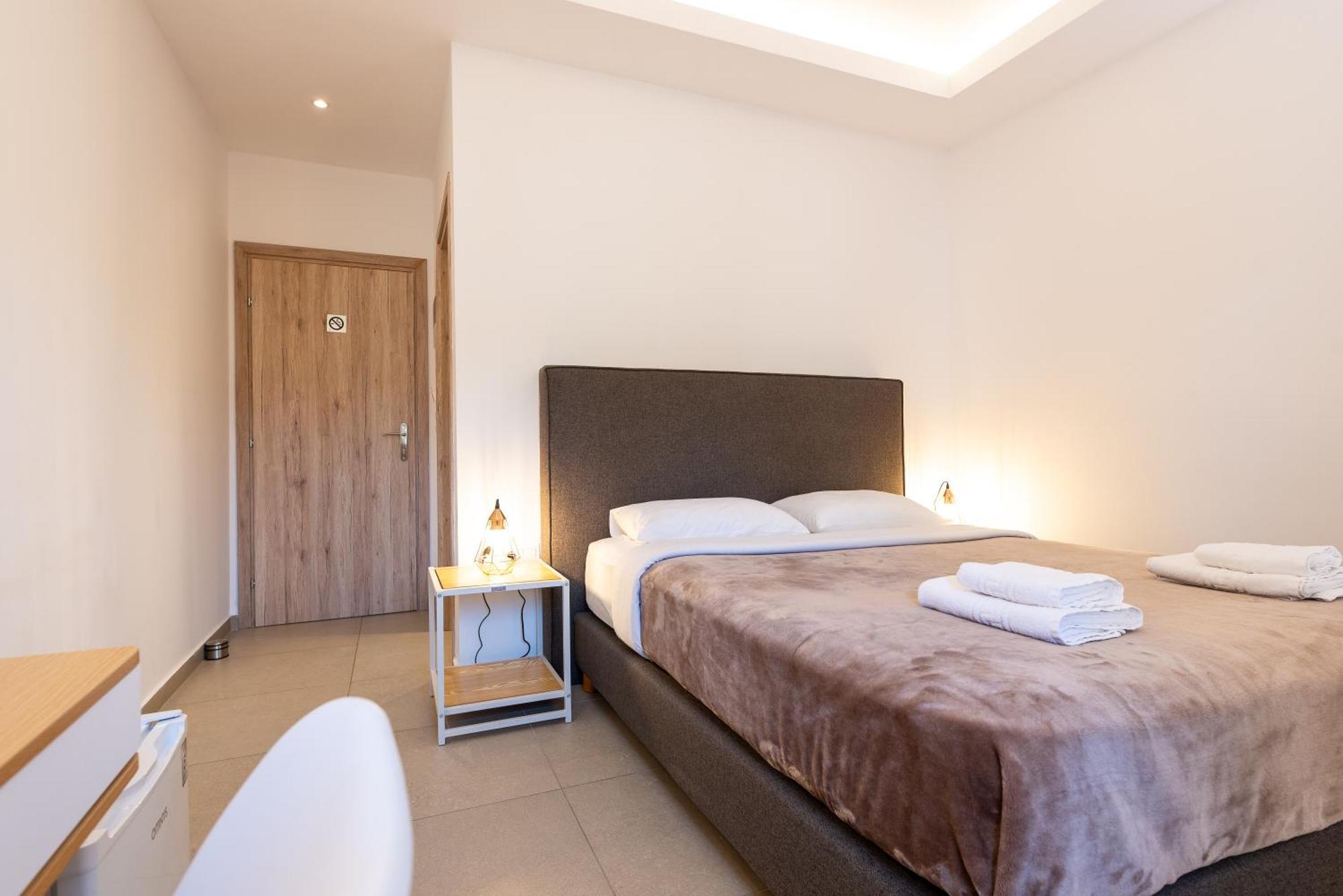 Hotel Stone Palace Near Athen's Airport Free Shuttle From And To Athen's Airport 2*