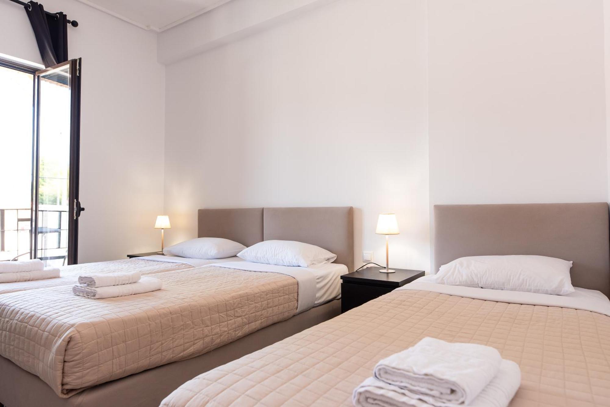 Stone Palace Near Athen's Airport Free Shuttle From And To Athen's Airport Spáta