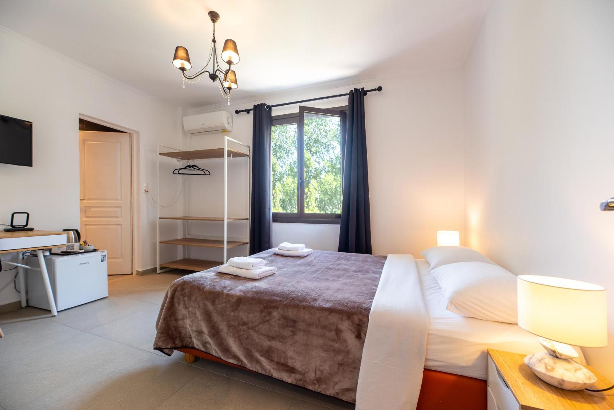 Hotel Stone Palace Near Athen's Airport Free Shuttle From And To Athen's Airport Spáta