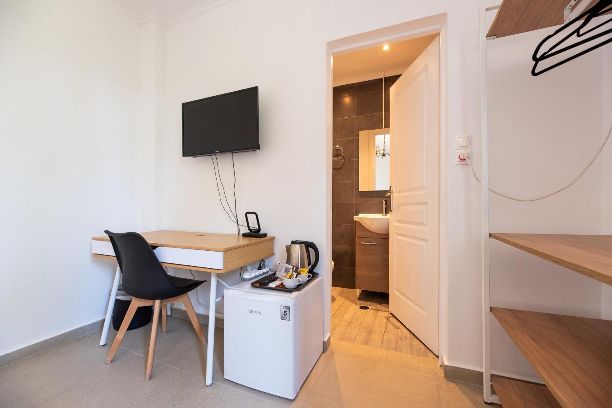 Stone Palace Near Athen's Airport Free Shuttle From And To Athen's Airport Hotel